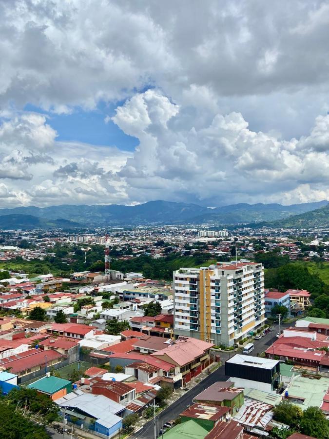 Cómodo y elegante apartamento en fabuloso condo! San José Exterior foto